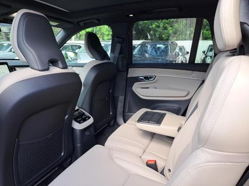2025 Volvo XC90 Plug-In Hybrid T8 Ultra 7-Seater