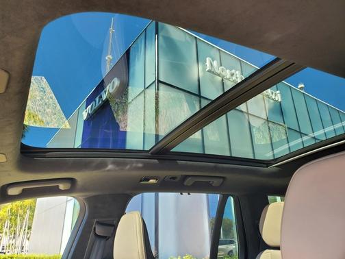 2025 Volvo XC90 Plug-In Hybrid T8 Ultra 7-Seater