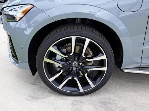 2025 Volvo XC60 Plug-In Hybrid T8 Ultra