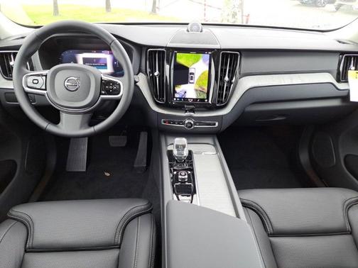 2025 Volvo XC60 Plug-In Hybrid T8 Ultra