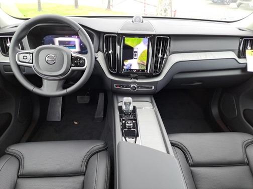2025 Volvo XC60 Plug-In Hybrid T8 Ultra