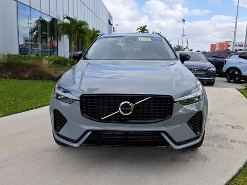 2025 Volvo XC60 Plug-In Hybrid T8 Ultra