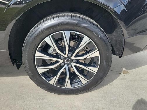 2025 Volvo XC60 B5 Core