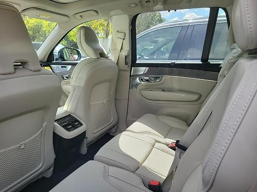 2026 Volvo XC90 B6 Ultra Dark Theme 7-Seater