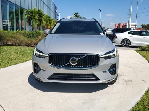 2022 Volvo XC60 B5 Momentum