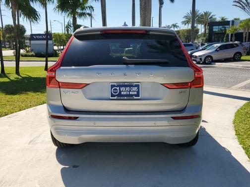 2022 Volvo XC60 B5 Momentum