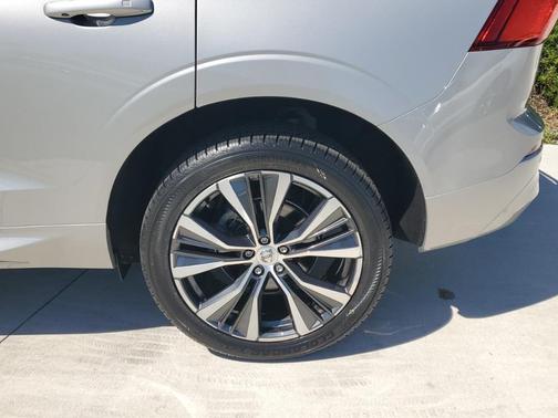 2022 Volvo XC60 B5 Momentum