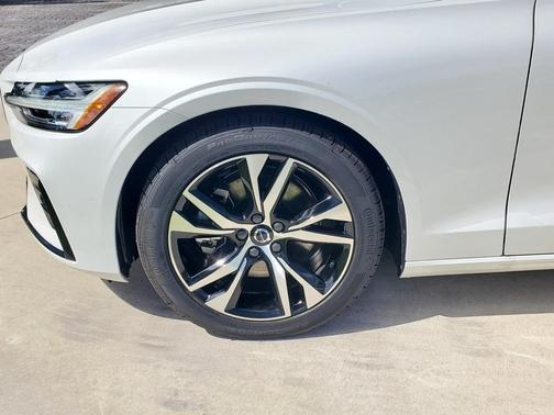 2025 Volvo S60 B5 Core