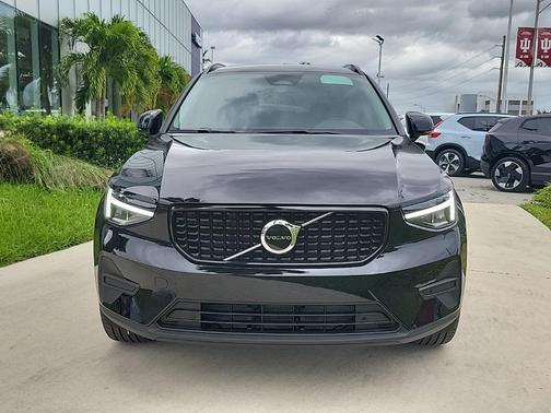 2026 Volvo XC40 B5 Core