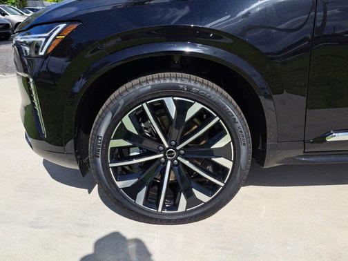2025 Volvo XC90 B5 Core