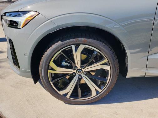 2025 Volvo XC60 B5 Ultra