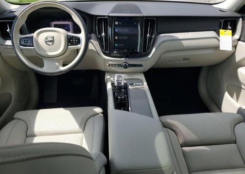 2025 Volvo XC60 B5 Ultra