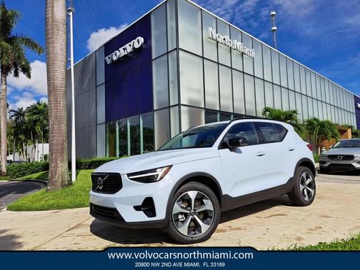 2026 Volvo XC40 B5 Plus