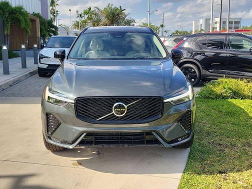 Forest Green 2026 Volvo XC60 B5 Ultra