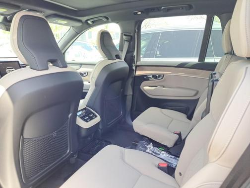 2025 Volvo XC90 B6 Plus 6-Seater