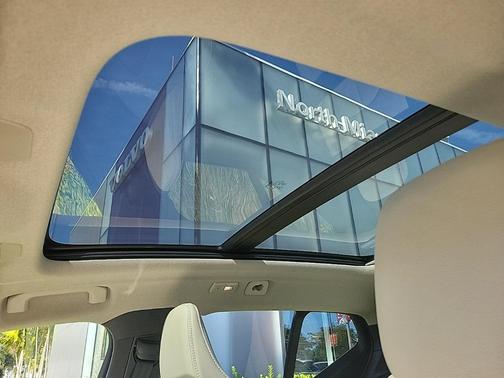 2023 Volvo XC40 B5 Plus Bright Theme