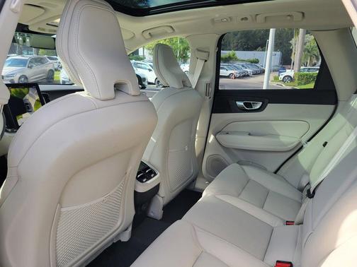 2026 Volvo XC60 B5 Ultra