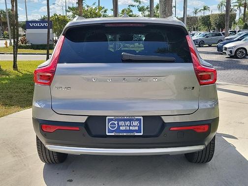 2025 Volvo XC40 B5 Core Bright Theme