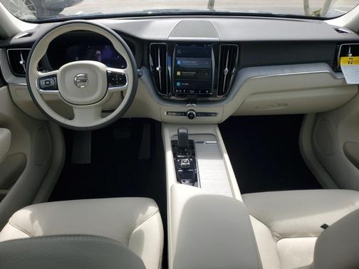 2025 Volvo XC60 B5 Plus