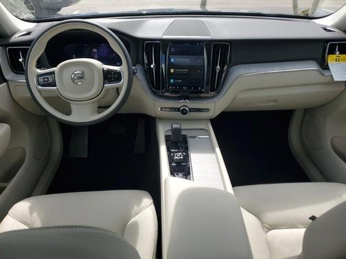 2025 Volvo XC60 B5 Plus