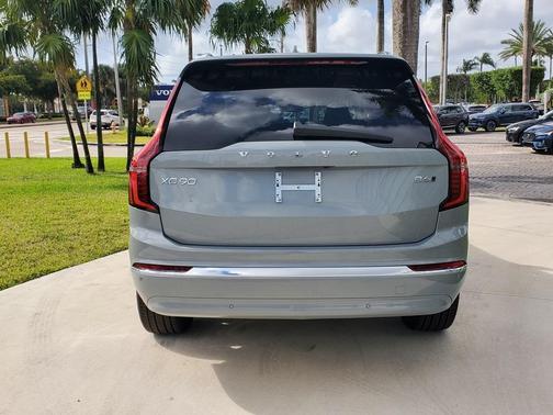 2025 Volvo XC90 B6 Core