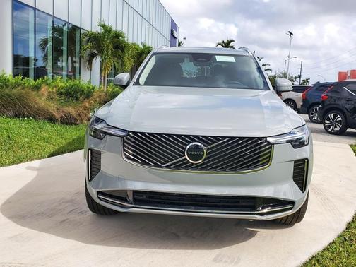 2025 Volvo XC90 B6 Core