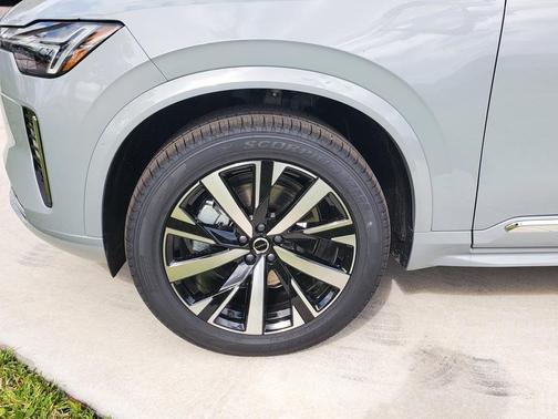 2025 Volvo XC90 B6 Core