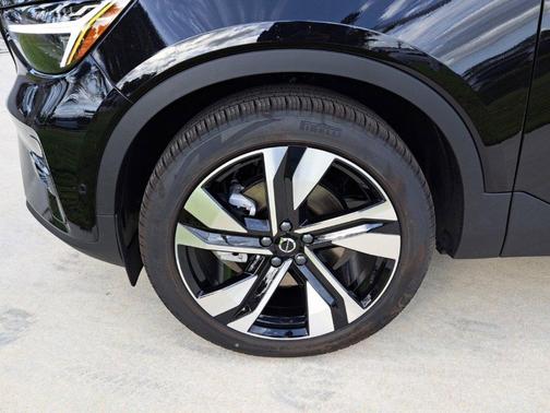 2026 Volvo XC40 B4 Plus