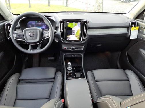 2026 Volvo XC40 B4 Plus