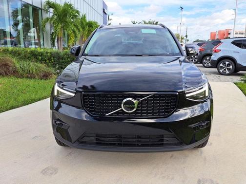 2026 Volvo XC40 B4 Plus