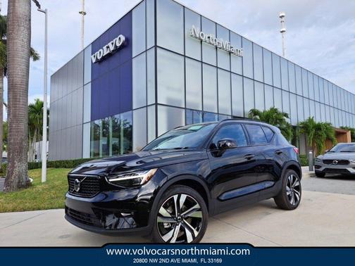 2026 Volvo XC40 B4 Plus