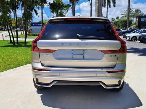 2026 Volvo XC60 PLUS