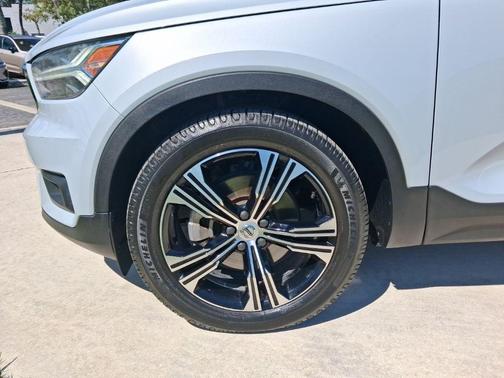 Crystal White Metallic 2020 Volvo XC40 T5 Inscription
