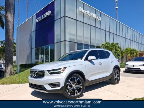 Crystal White Metallic 2020 Volvo XC40 T5 Inscription