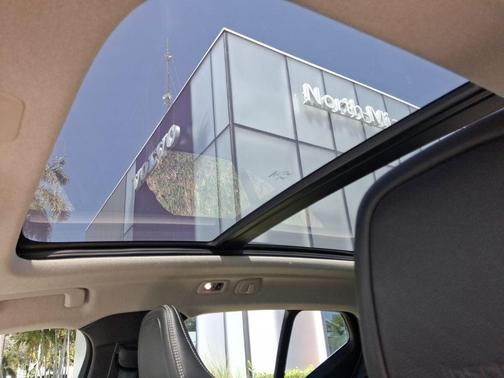 Crystal White Metallic 2020 Volvo XC40 T5 Inscription