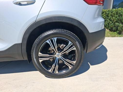 Crystal White Metallic 2020 Volvo XC40 T5 Inscription