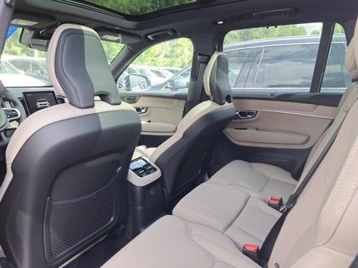 2025 Volvo XC90 Plug-In Hybrid T8 Ultra 7-Seater