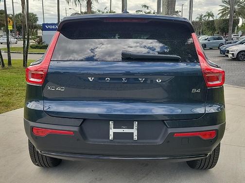 2026 Volvo XC40 B4 Core