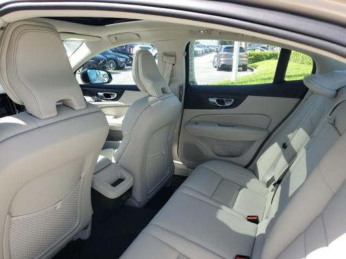 2025 Volvo S60 B5 Plus