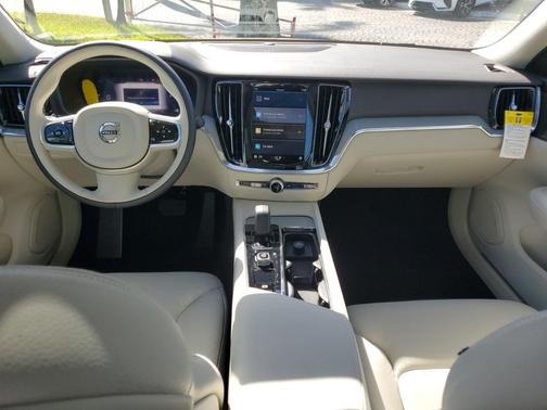 2025 Volvo S60 B5 Plus