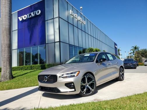 2025 Volvo S60 B5 Plus