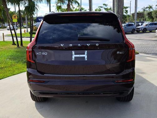 2026 Volvo XC90 B6 Ultra Dark Theme 7-Seater