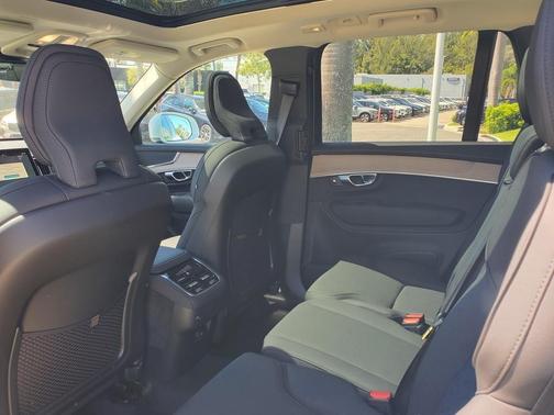2025 Volvo XC90 B5 Core