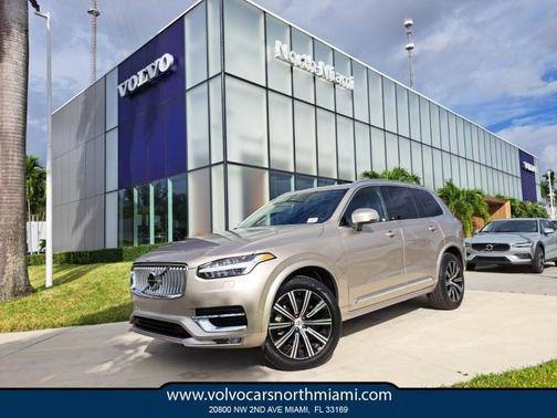 2023 Volvo XC90 B5 Plus