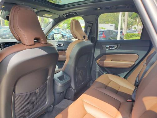 2025 Volvo XC60 B5 Plus