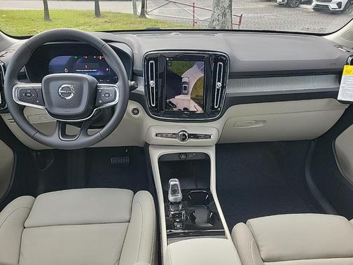 2026 Volvo XC40 B5 Plus