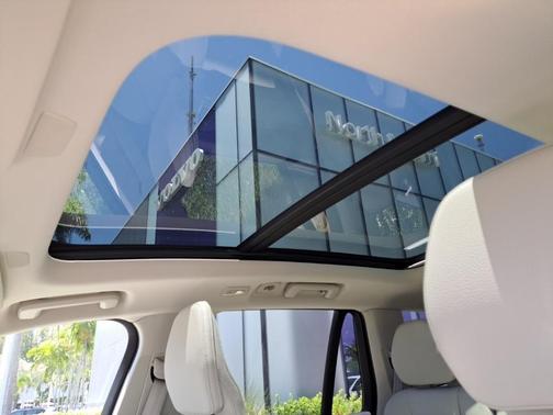 2024 Volvo XC90 B5 Core Bright Theme