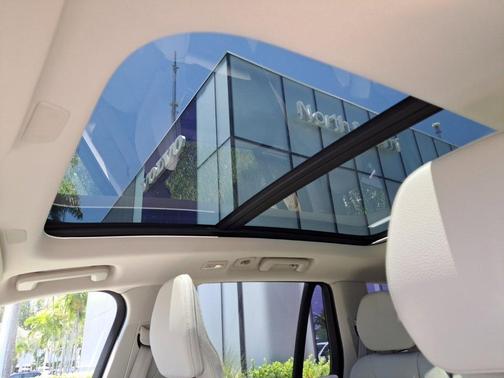 2024 Volvo XC90 B5 Core Bright Theme