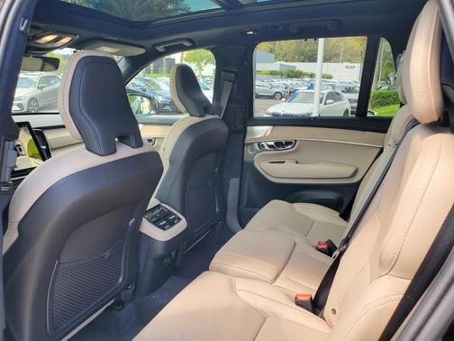 2025 Volvo XC90 B6 Ultra