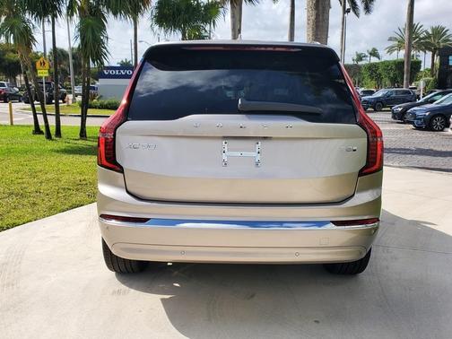 2025 Volvo XC90 Plug-In Hybrid T8 Core 7-Seater
